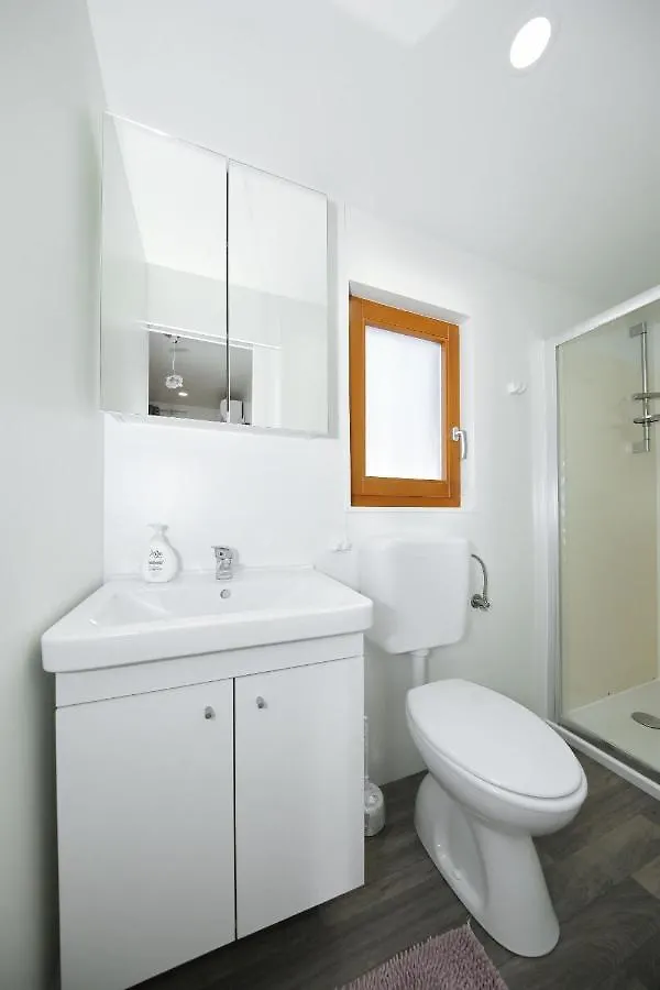 Mobile Home Kalcit Biograd Na Moru Croatia